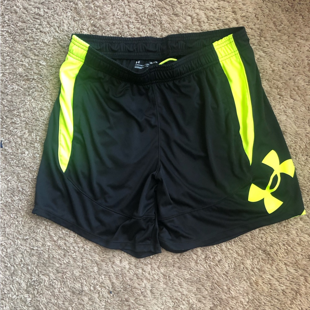 Women’s size large under armour heat-gear shorts